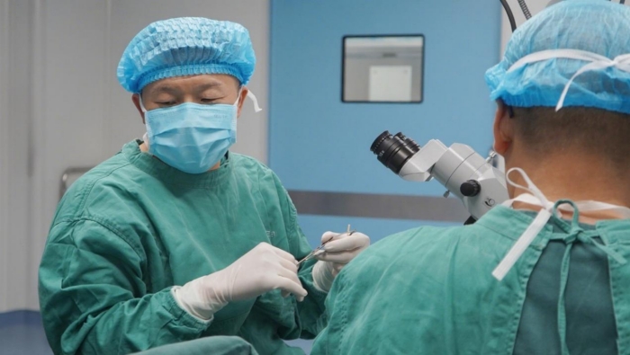 視力追逐戰(zhàn)！“生死時速”?開展FCB手術(shù)，為18歲網(wǎng)脫少年“搶”回視力！