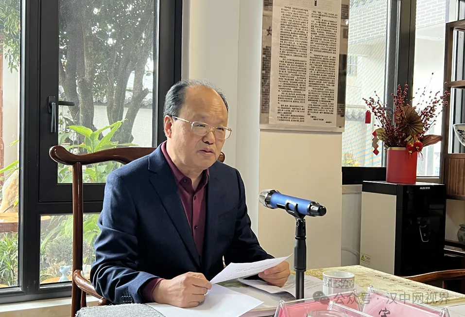 張紀(jì)平攝影新著發(fā)布座談會(huì)召開
