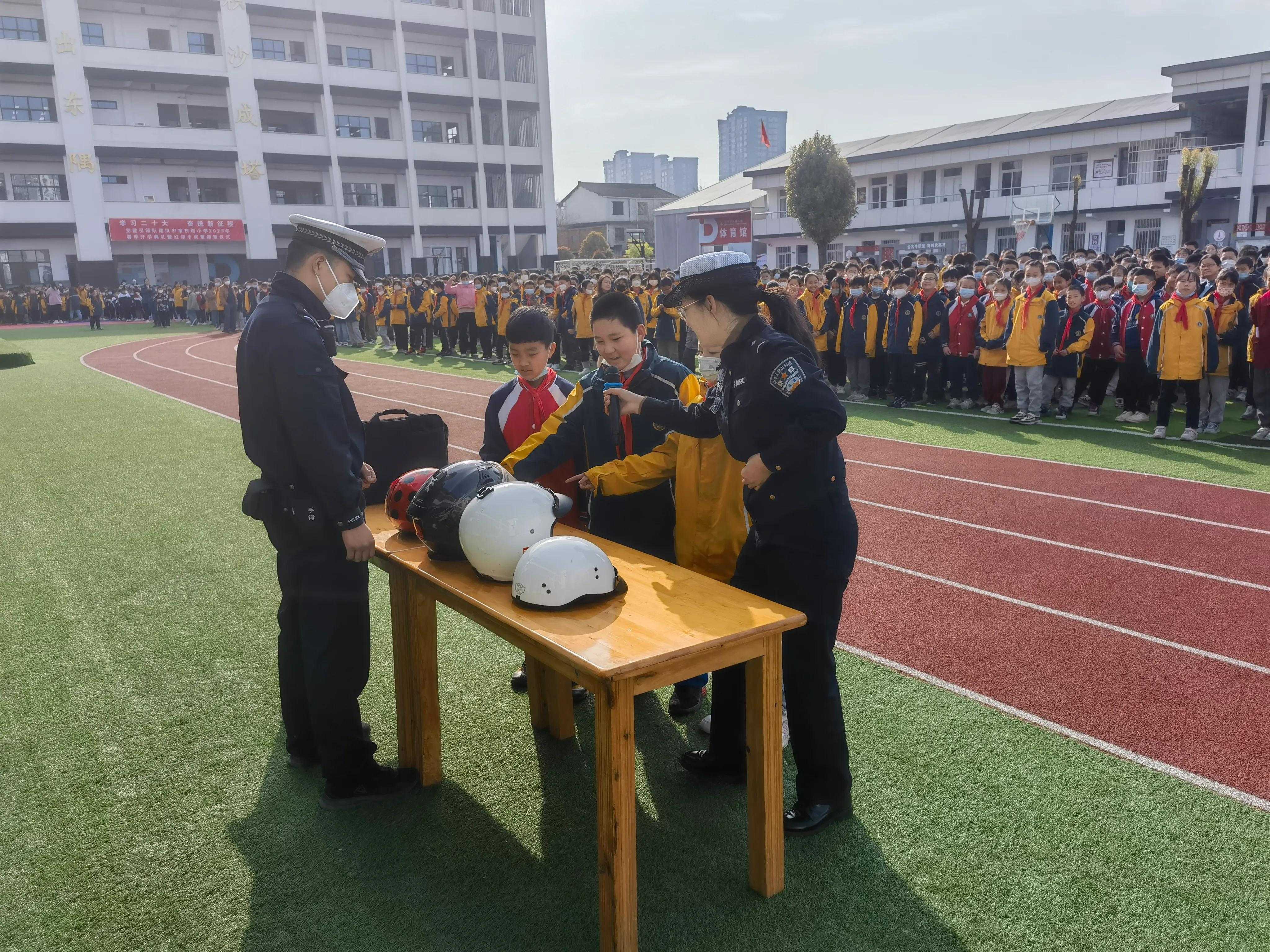 【全國(guó)中小學(xué)生安全教育日】漢中交警一大隊(duì)開(kāi)講啦！