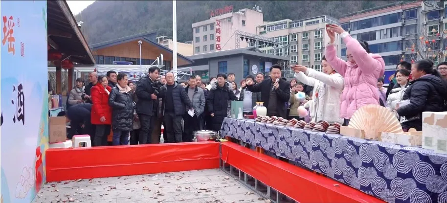 我們的節(jié)日·歡樂中國年丨鎮(zhèn)巴：民俗文化盛宴，同慶喜樂新春！