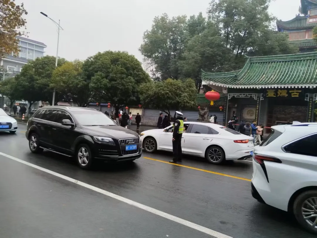 節(jié)日我在崗，守護不“打烊”！
