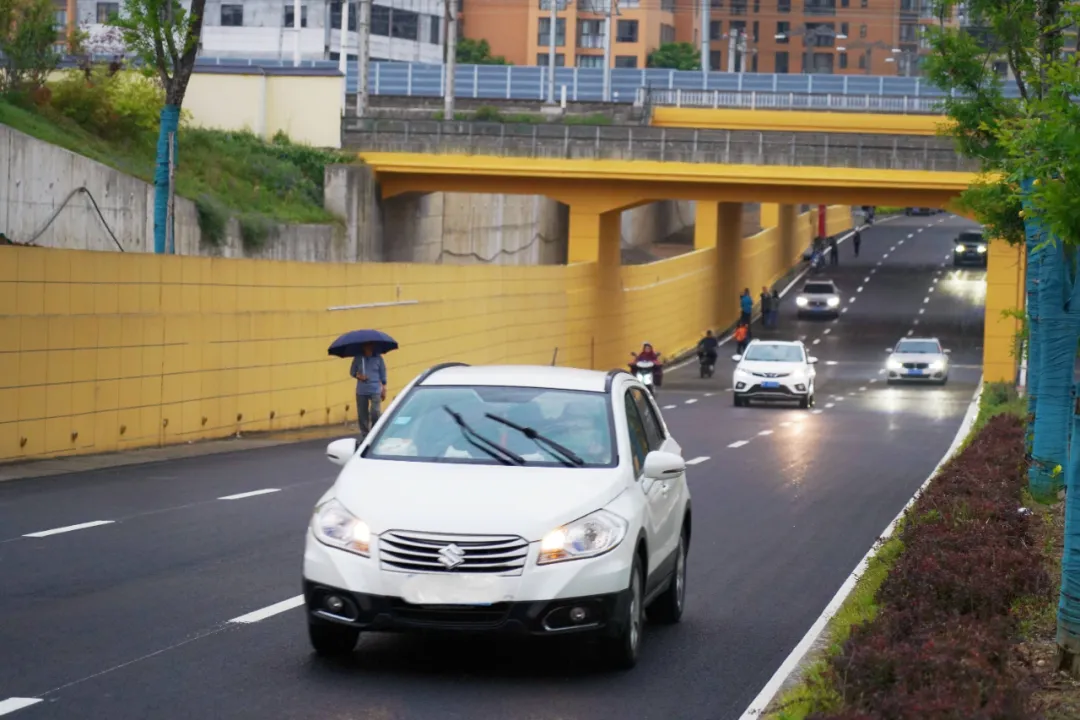 出行方便了！漢中興漢新區(qū)惠府路主車道通車！