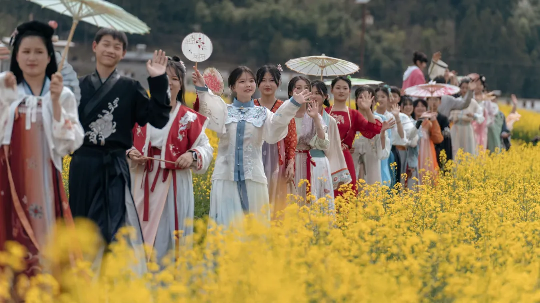 2025漢中鎮(zhèn)巴春日盛宴，解鎖油菜花海文旅新玩法！