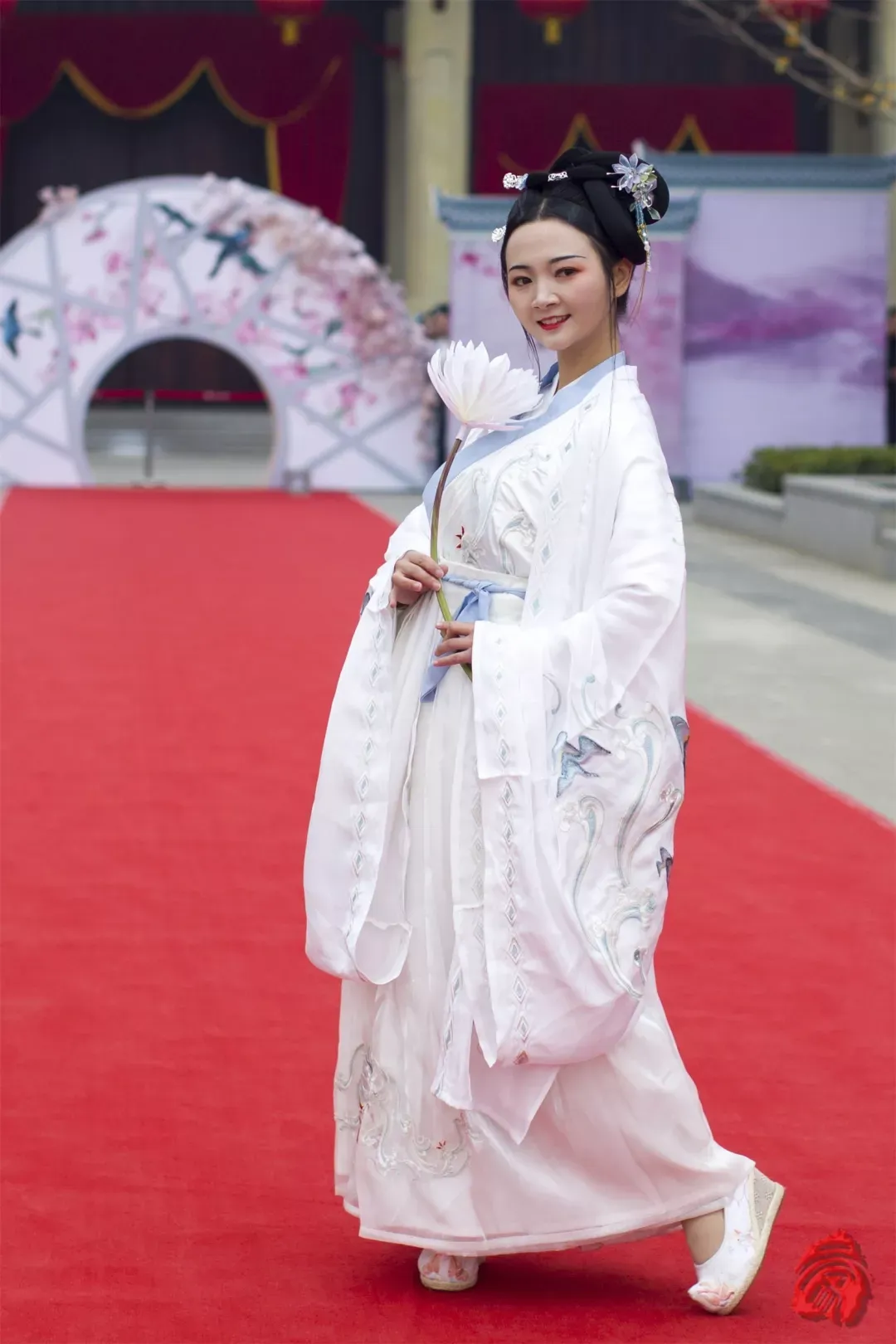 2025“盛世迎華誕·萬人游漢中”漢服嘉年華10月1日啟幕，沉浸式體驗漢韻風華！