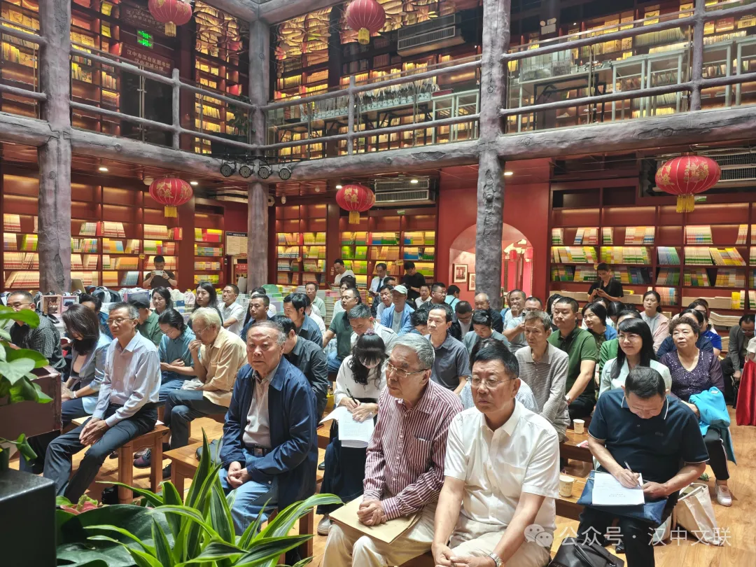 張芳文藝抗戰(zhàn)主題長篇小說《左明》讀書分享會在漢中書城舉行