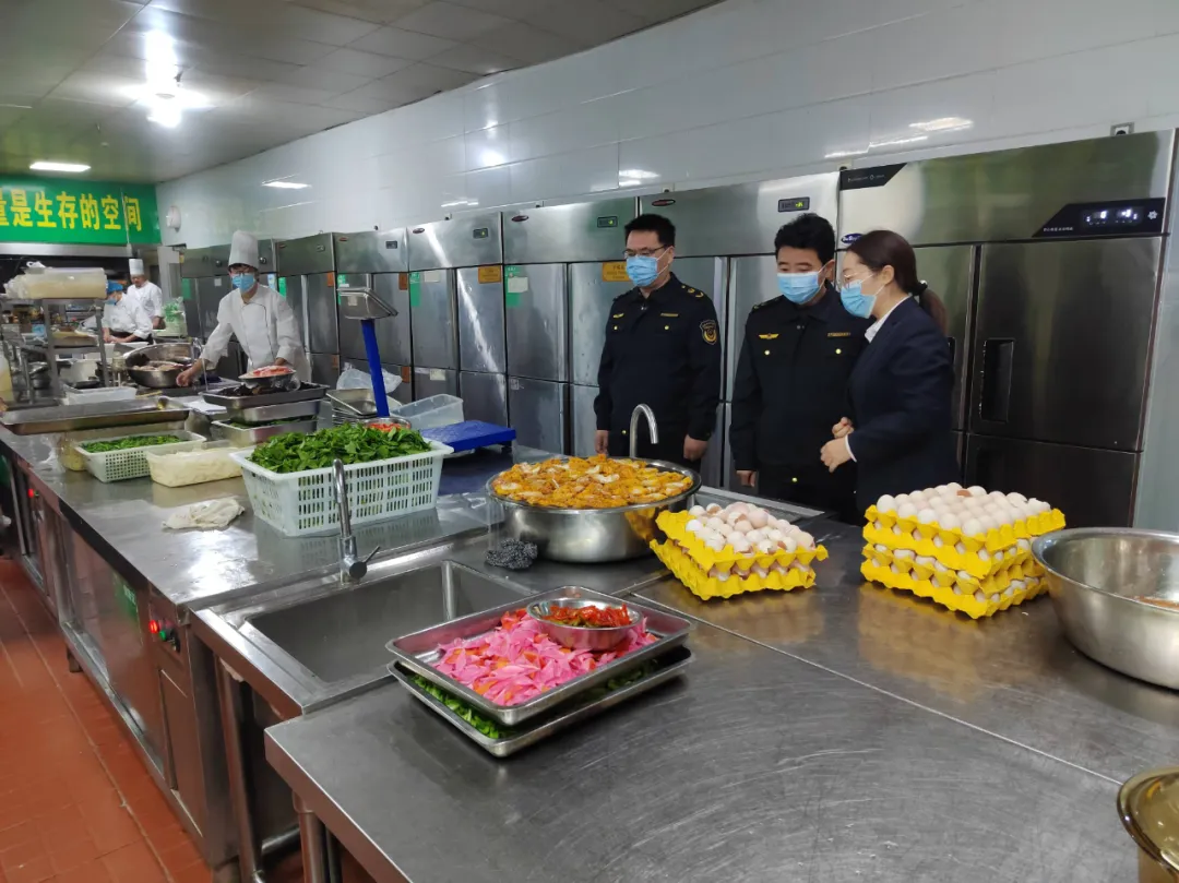 發(fā)現(xiàn)食品安全問題120條！漢中8戶商家被當場處罰