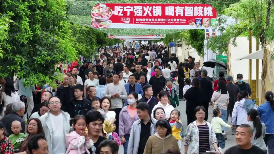 寧強(qiáng)縣第二屆羌族火鍋美食季啟幕！熱辣鮮香點(diǎn)燃漢江源→