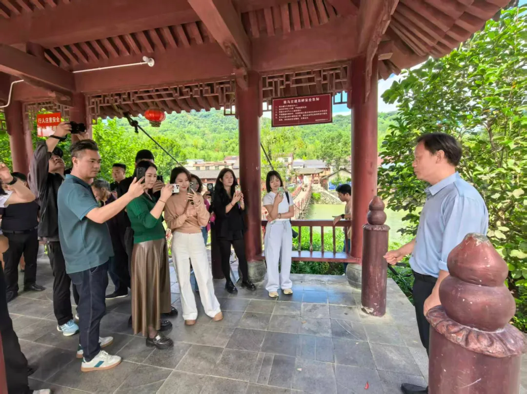 “繽紛秋季·趣游西鄉(xiāng)”網(wǎng)絡主題宣傳活動走進西鄉(xiāng)