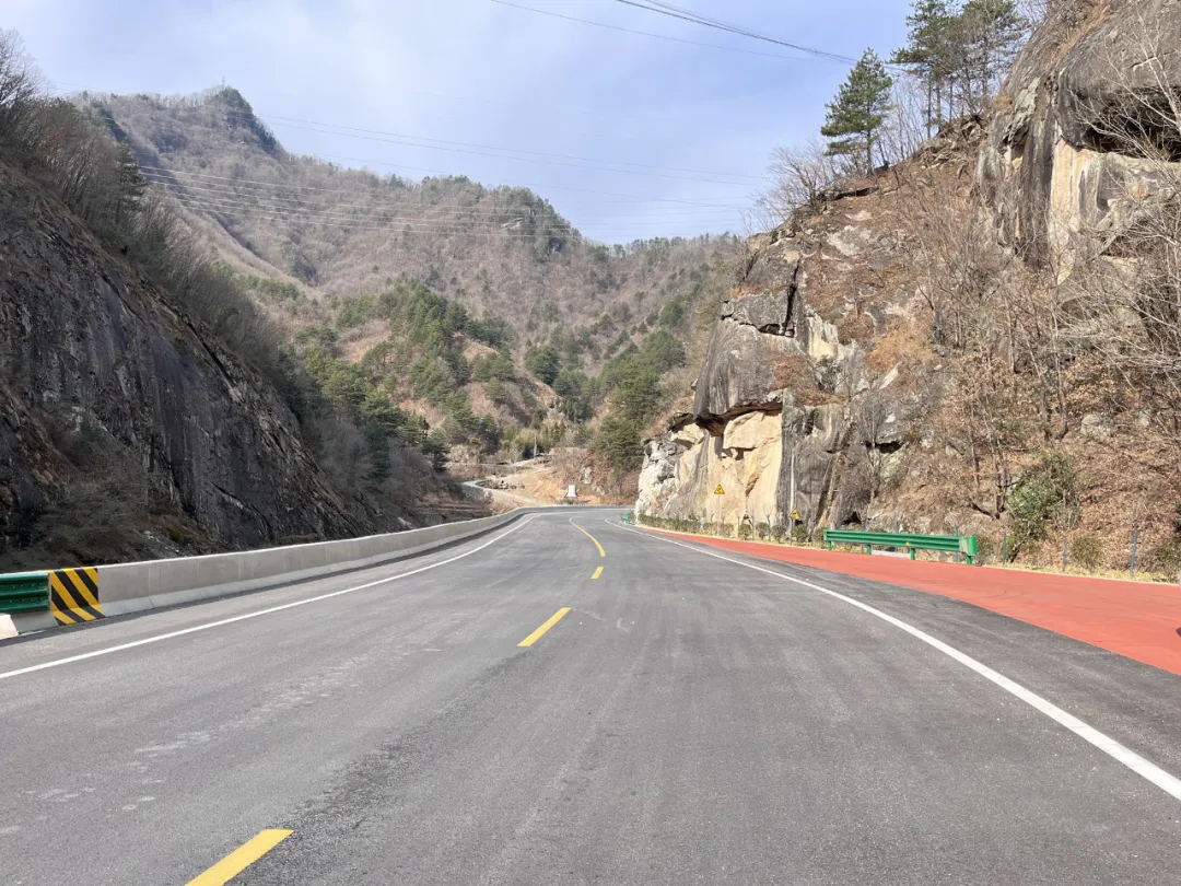 漢中這段旅游公路改建工程順利通過(guò)交工驗(yàn)收