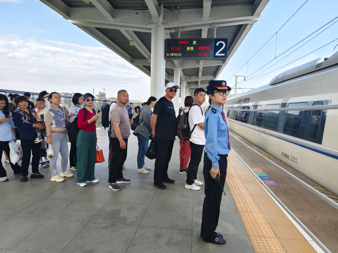 “五一”小長(zhǎng)假漢中車(chē)務(wù)段預(yù)計(jì)發(fā)送旅客35萬(wàn)人次