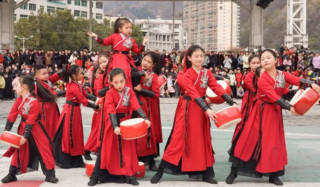 我們的節(jié)日·歡樂中國年丨鎮(zhèn)巴：民俗文化盛宴，同慶喜樂新春！