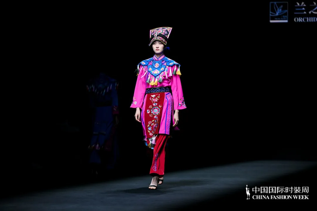 漢中非遺服飾亮相中國國際時裝周！