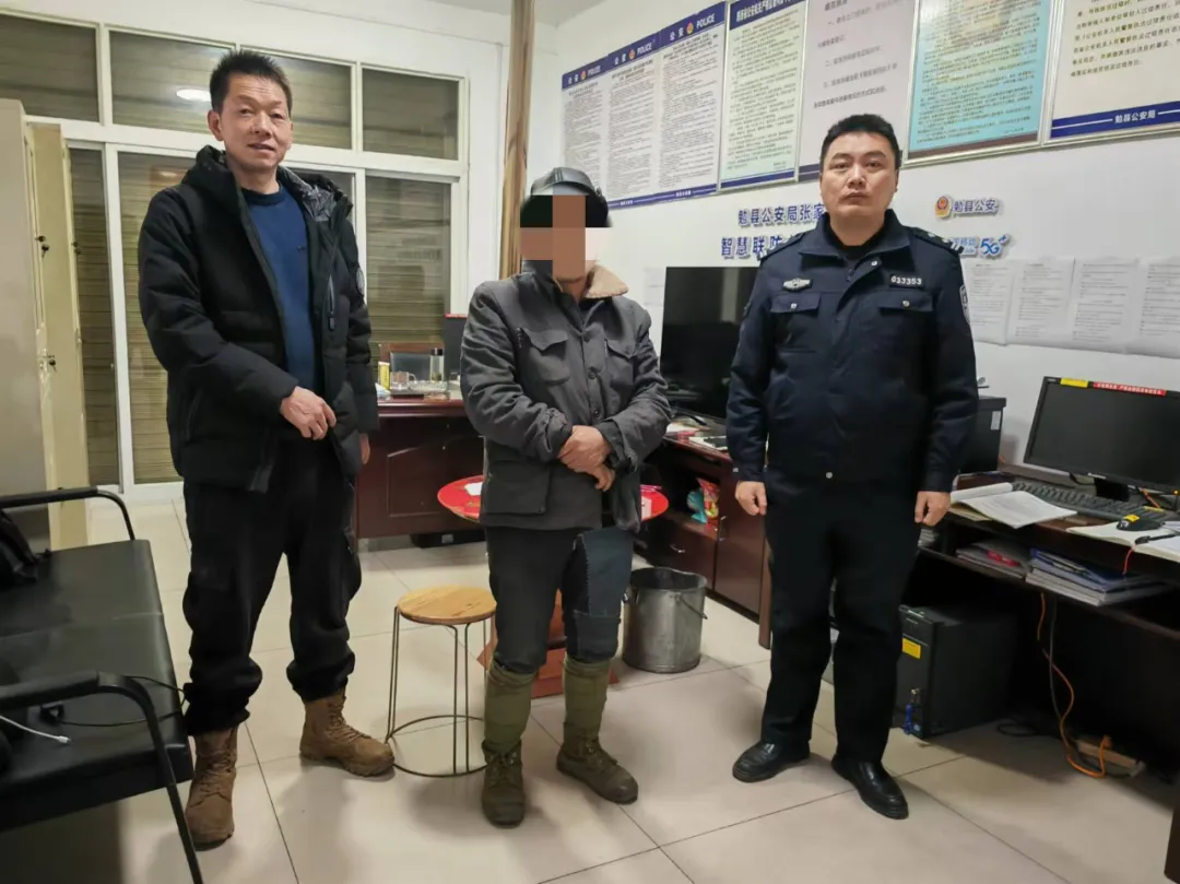 漢中公安深夜救助老人！