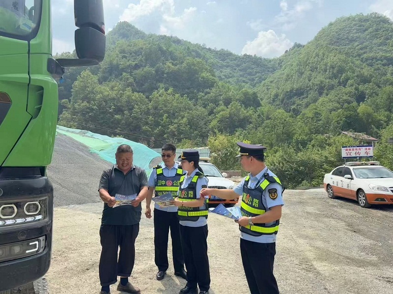 寧強(qiáng)黃壩驛超限站加大宣傳凝聚“全民護(hù)路”共識(shí)