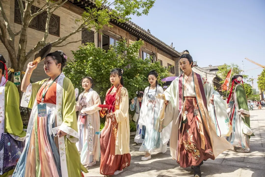 2025“盛世迎華誕·萬人游漢中”漢服嘉年華10月1日啟幕，沉浸式體驗漢韻風華！