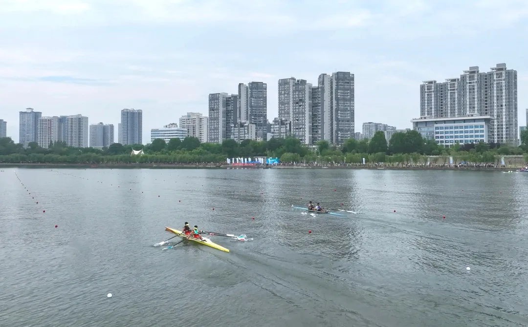 超燃開賽！300余名選手逐浪漢江！