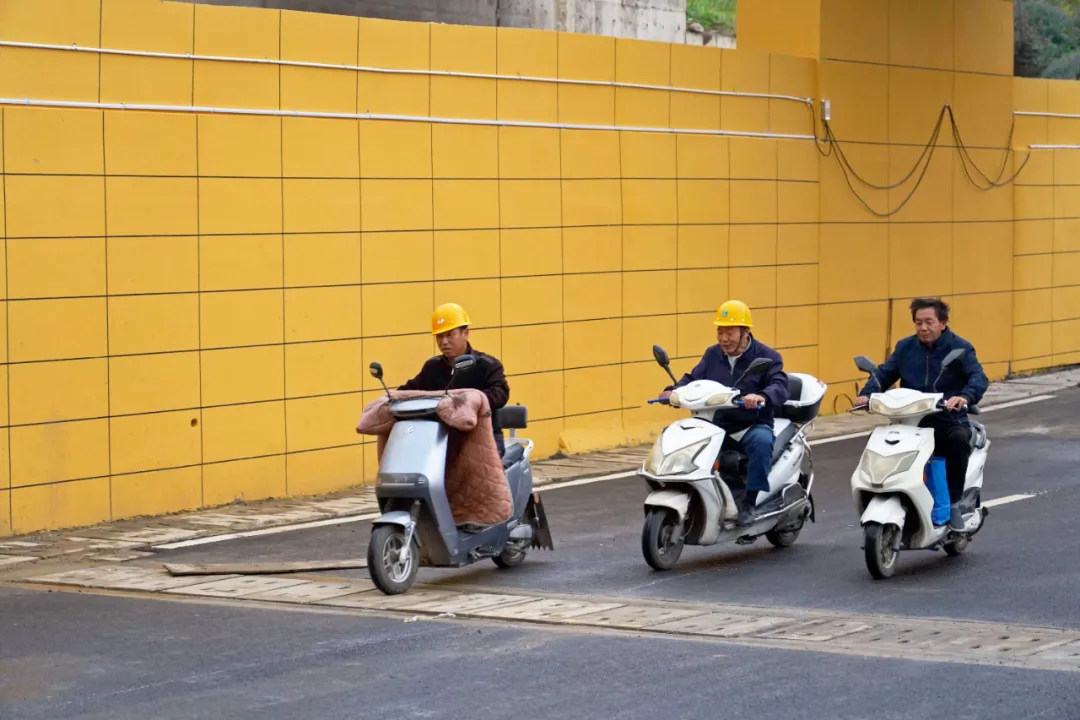 出行方便了！漢中興漢新區(qū)惠府路主車道通車！