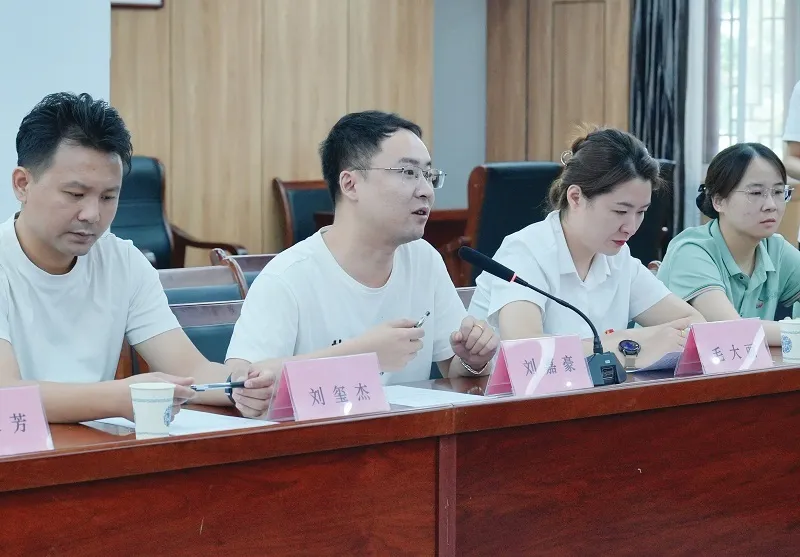 華中農(nóng)業(yè)大學(xué)學(xué)生實(shí)踐團(tuán)走進(jìn)褒國康樂園，讓青春持續(xù)溫暖“夕陽紅”