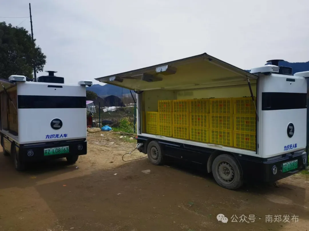漢中田間地頭出現(xiàn)無(wú)人運(yùn)輸車