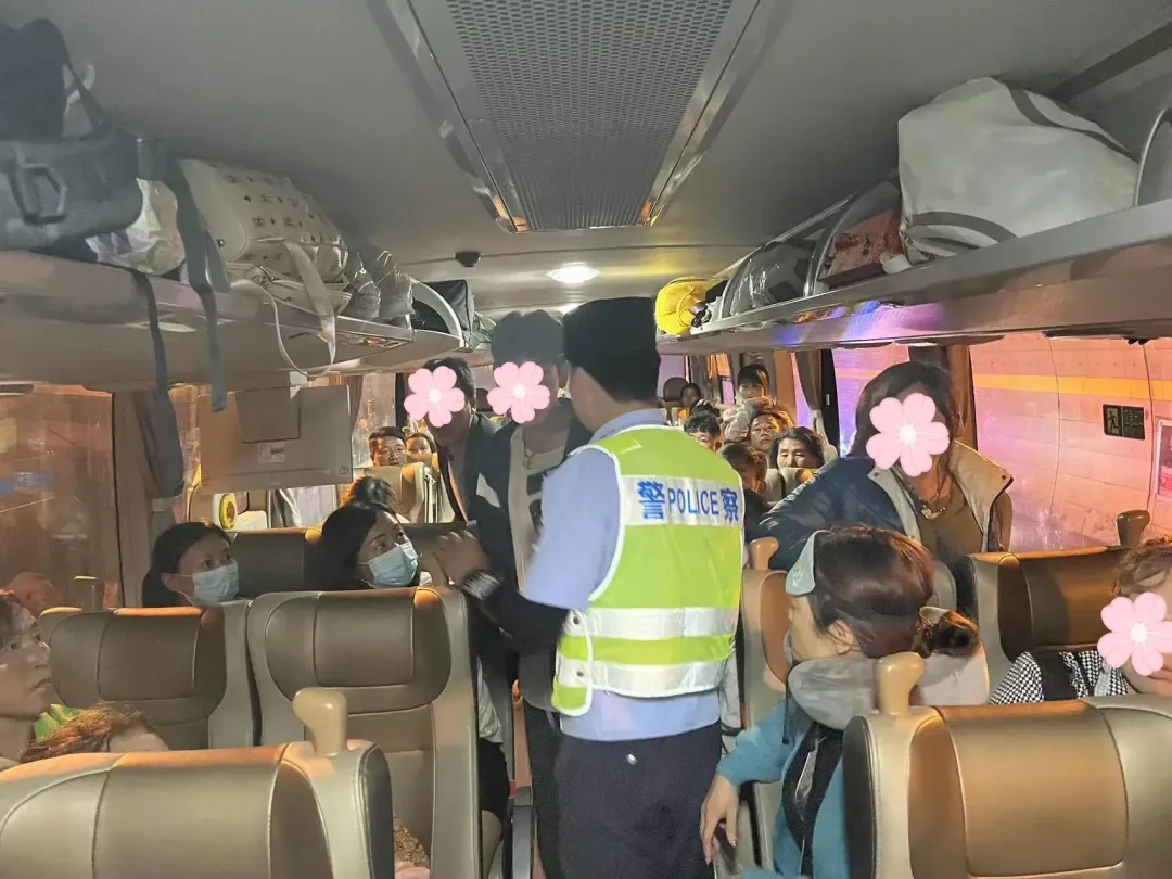 大巴車故障困高速，漢中交警救助暖人心！