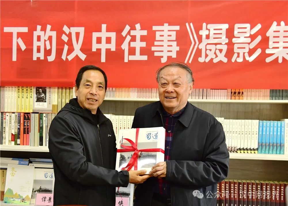 張紀(jì)平攝影新著發(fā)布座談會(huì)召開