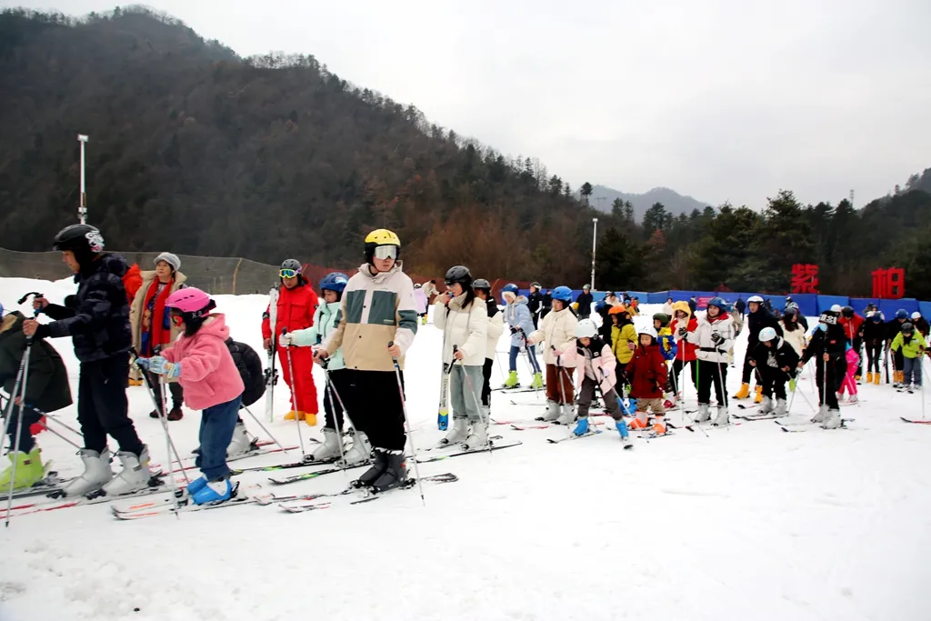 滑雪、戲雪、賞民俗！留壩景區(qū)“上才藝”