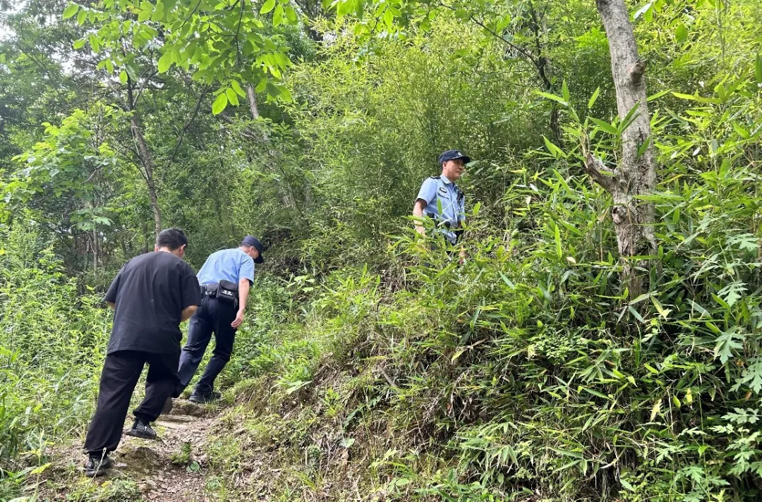 小伙任性離家出走，漢中民警深山尋回