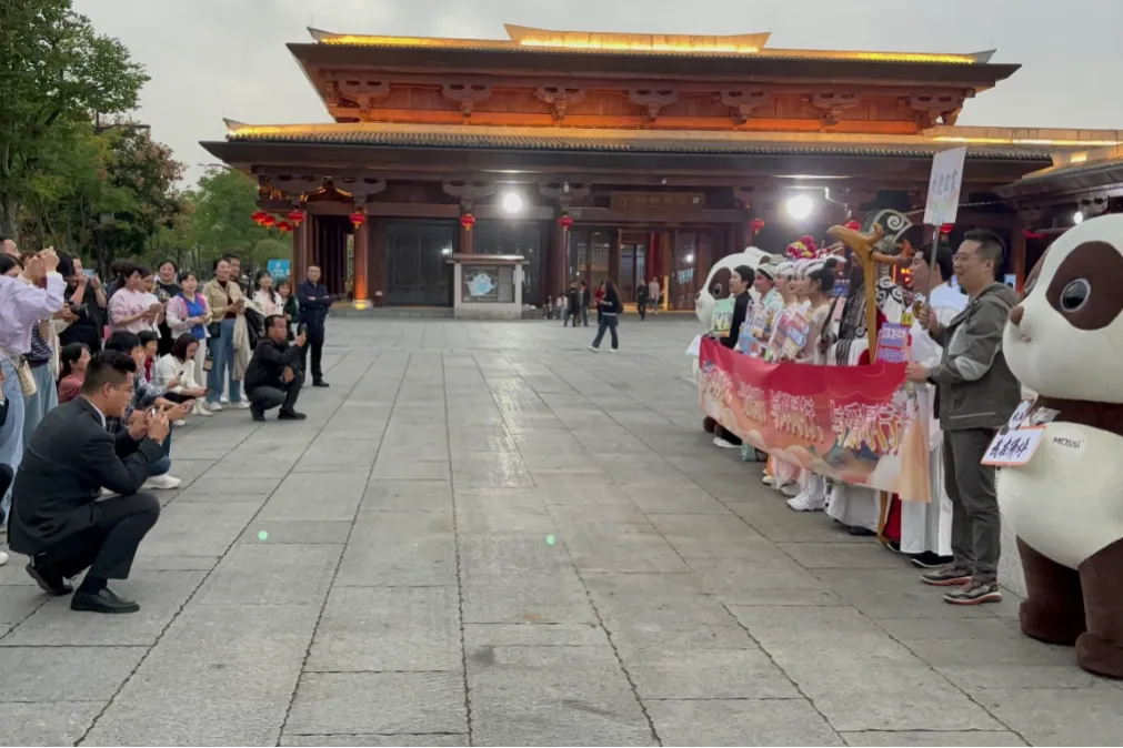 董宇輝漢中站2468萬(wàn)觀看！帶貨6600萬(wàn)！