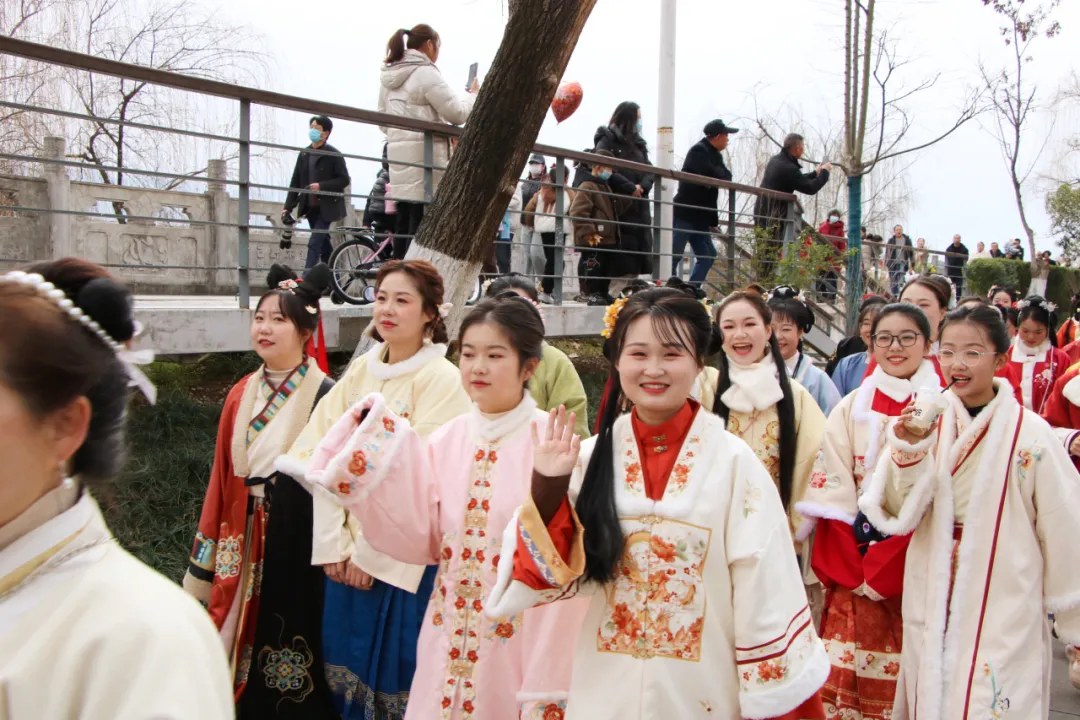 我們的節(jié)日·歡樂中國年丨西鄉(xiāng)：漢服巡游！太！驚！艷！