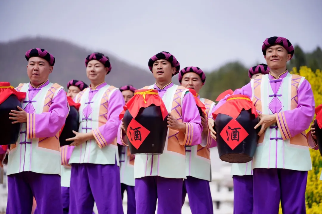 2025年全國春季“村晚”示范展示暨陜南民歌實(shí)景劇《風(fēng)起巴山》首演圓滿落幕！