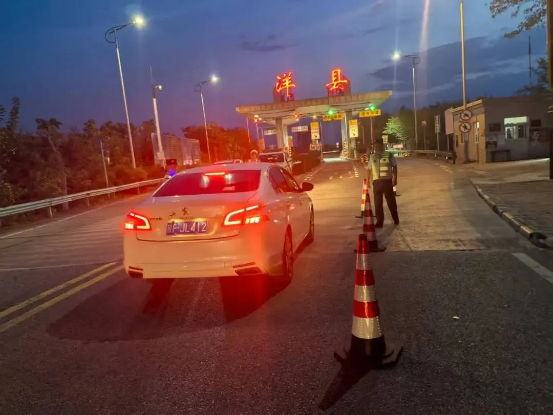 漢中高速交警嚴(yán)厲打擊各類重點(diǎn)交通違法行為！