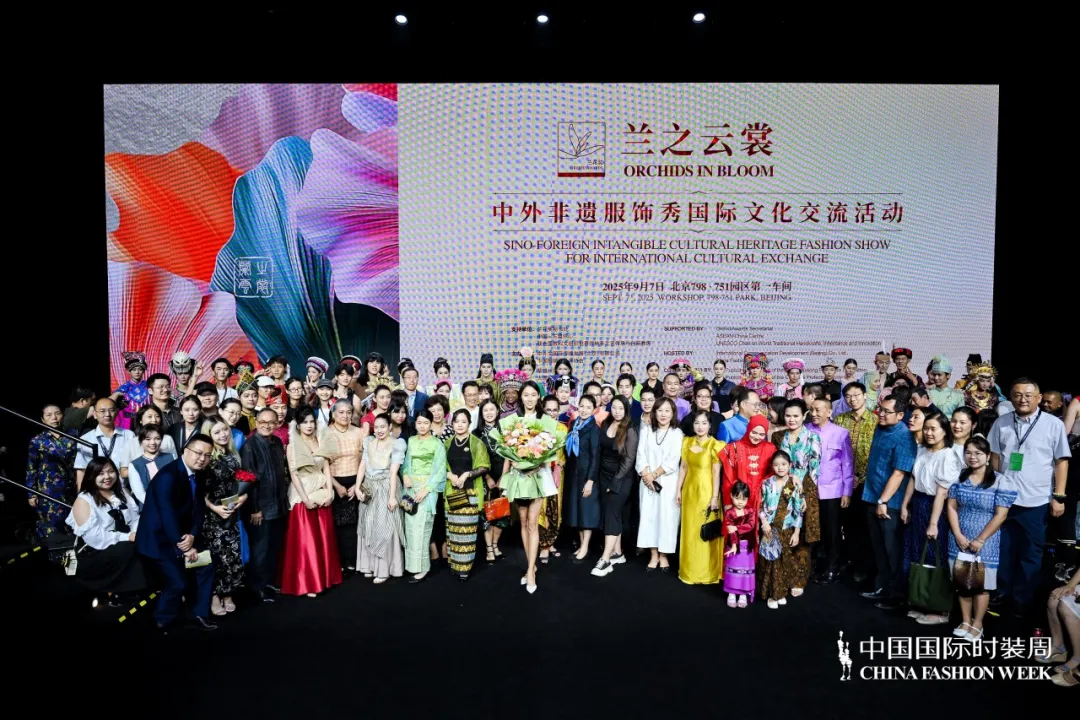 漢中非遺服飾亮相中國國際時裝周！