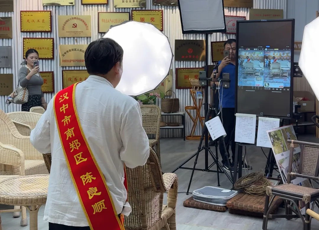 中省媒體聚焦?jié)h中新型工業(yè)！傳統(tǒng)行業(yè)煥發(fā)新生→