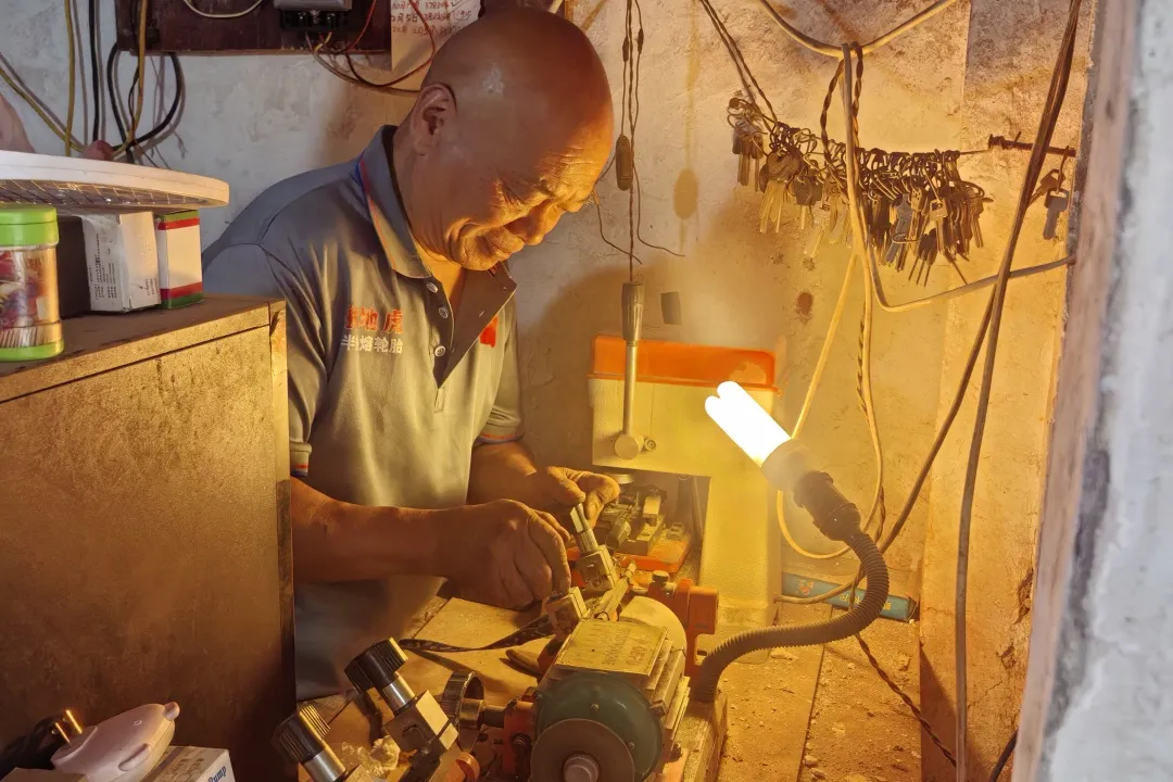 一把鑰匙一份情，漢臺(tái)小巷深處的“快修俠”