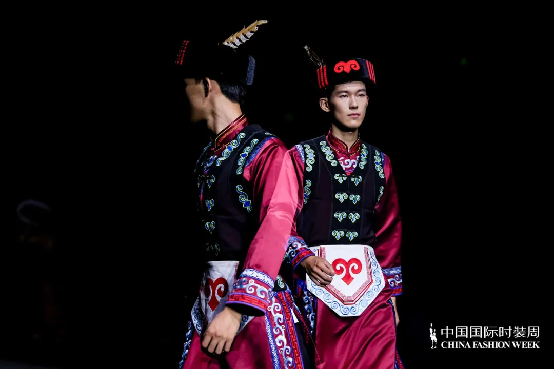 漢中非遺服飾亮相中國國際時裝周！