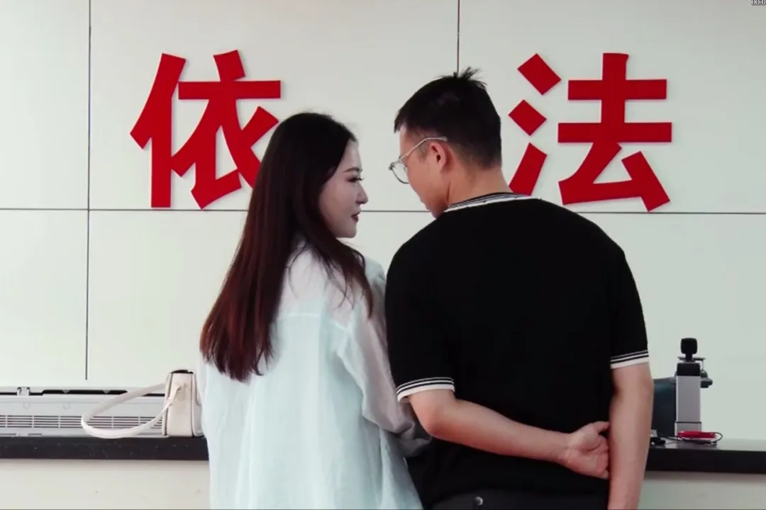 漢臺(tái)迎來(lái)首對(duì)婚姻登記全國(guó)通辦新人