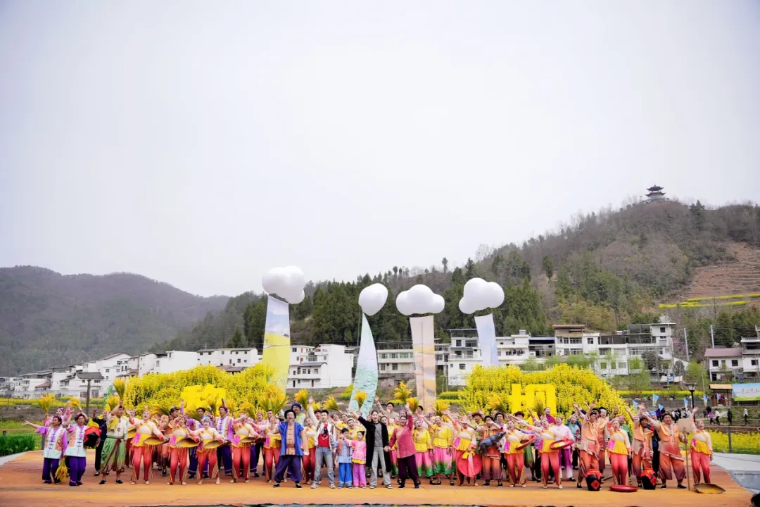 清明打卡黎壩，看《風(fēng)起巴山》，賞限定花海