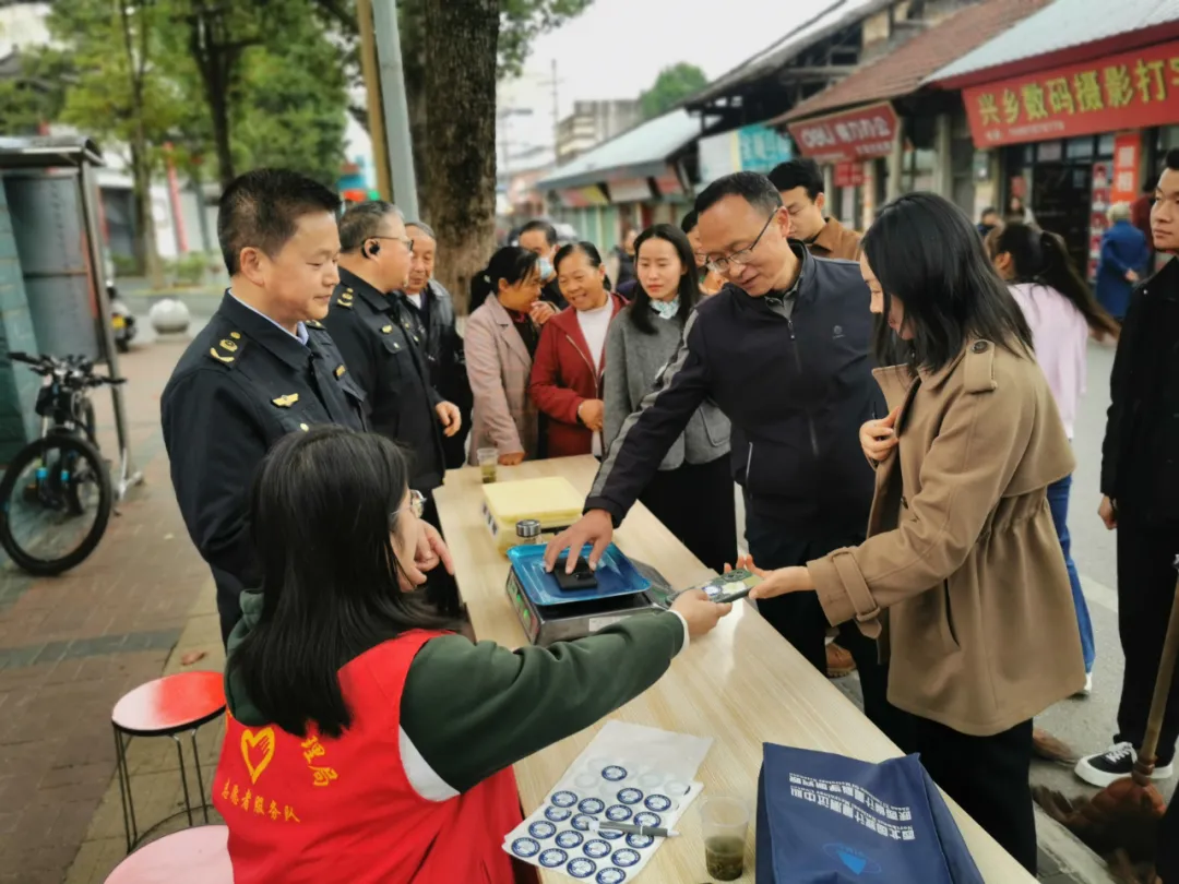 發(fā)現(xiàn)食品安全問題120條！漢中8戶商家被當場處罰