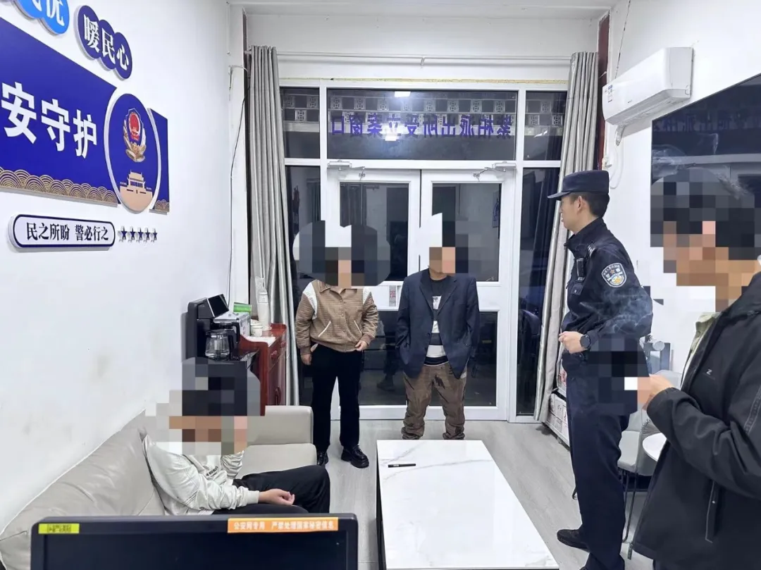 “熊孩子”雨夜離家出走，民警全力尋找4小時(shí)終找回