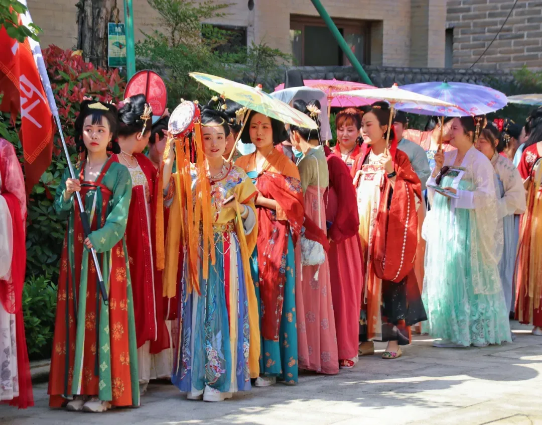 2025“盛世迎華誕·萬人游漢中”漢服嘉年華10月1日啟幕，沉浸式體驗漢韻風華！