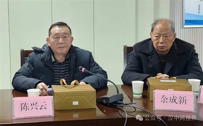 作家朱軍《藍(lán)色經(jīng)緯》等三部文學(xué)新著發(fā)布座談會召開