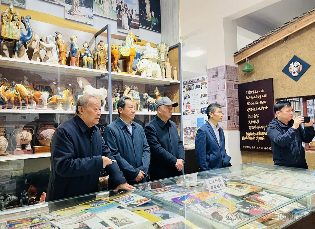 張紀(jì)平攝影新著發(fā)布座談會(huì)召開