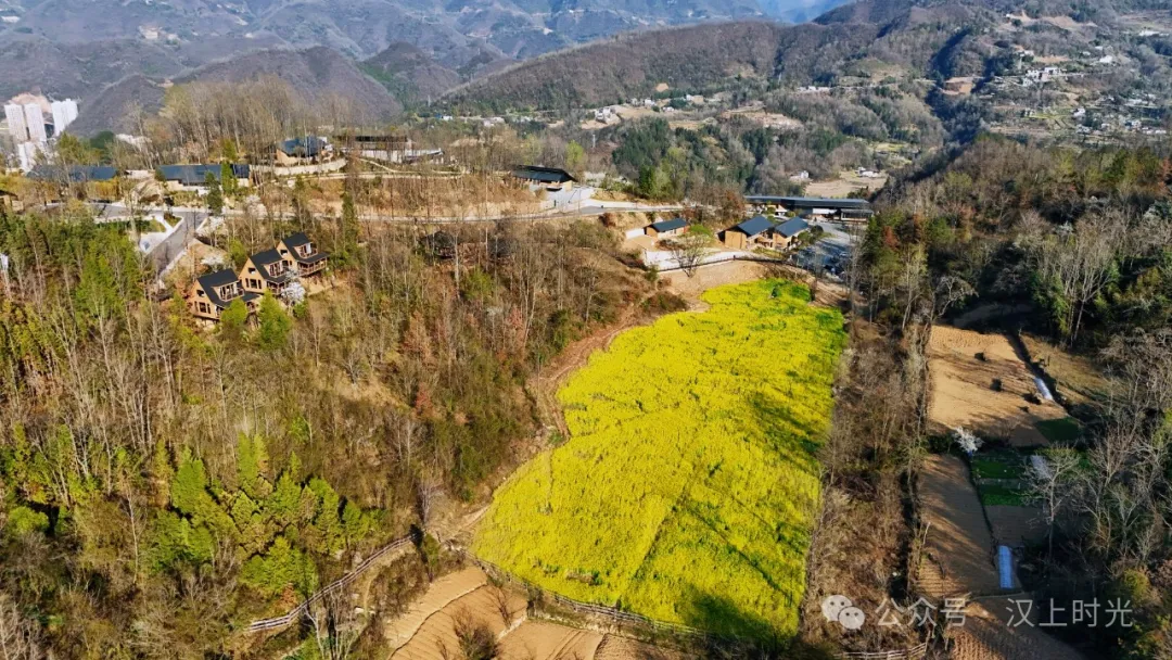 看巴山云海，住獨棟小院。走進鎮(zhèn)巴歡喜山，把自己住在風景里。