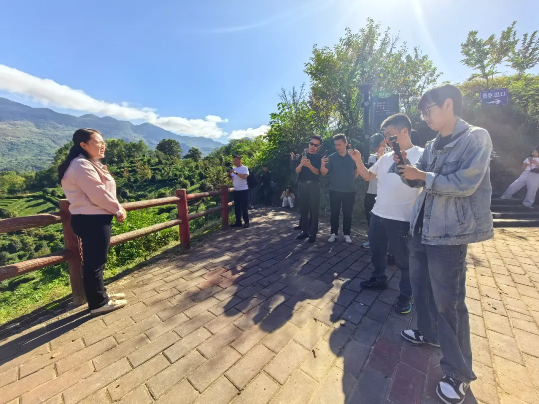 “繽紛秋季·趣游西鄉(xiāng)”網(wǎng)絡主題宣傳活動走進西鄉(xiāng)