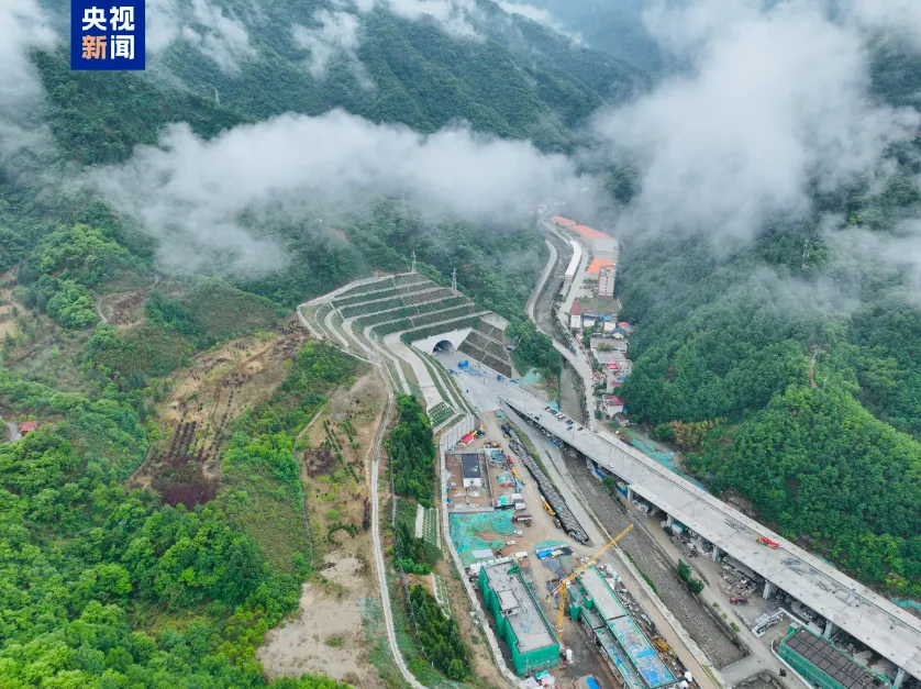 陜南這條高鐵全線隧道貫通！預(yù)計(jì)明年通車！