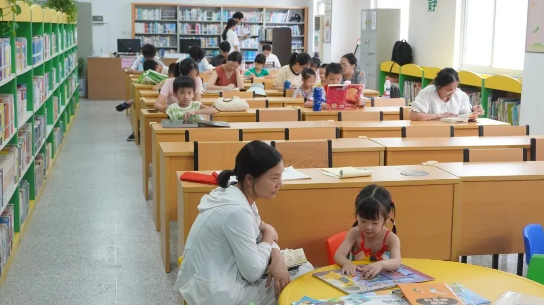 漢臺(tái)：納涼“充電”兩不誤 全民閱讀書(shū)香濃