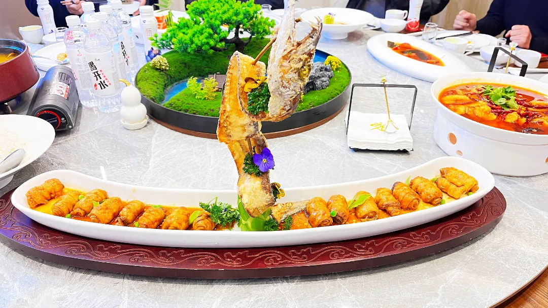 美食娛樂一站暢享，城固老街上的特色味道！