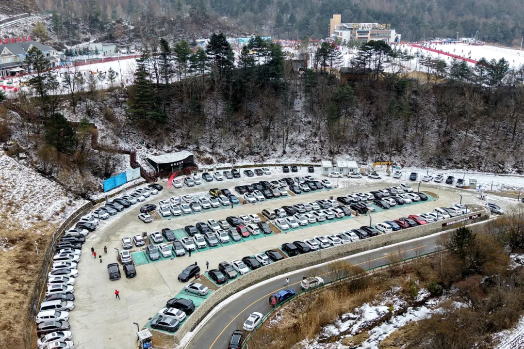滑雪、戲雪、賞民俗！留壩景區(qū)“上才藝”