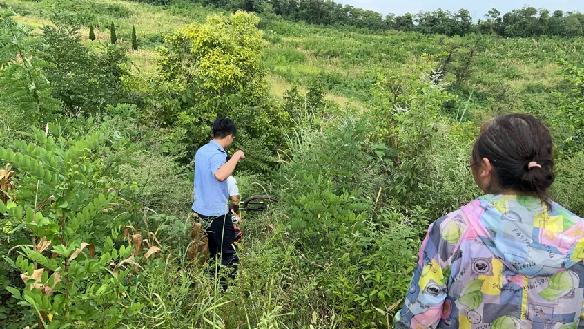 漢中一位老人被困在山里，多虧他們