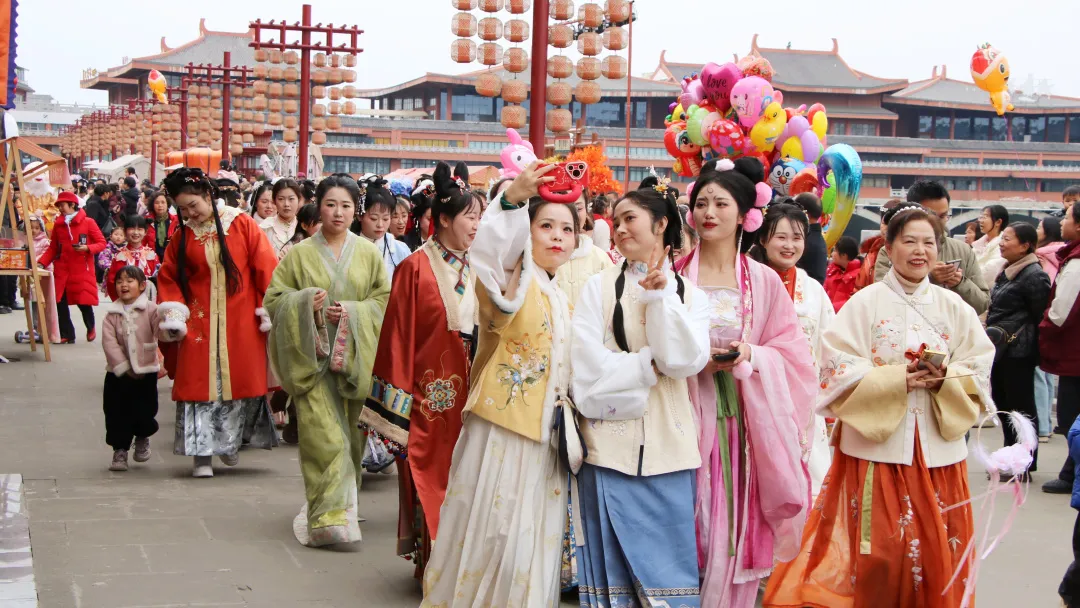 我們的節(jié)日·歡樂中國年丨西鄉(xiāng)：漢服巡游！太！驚！艷！
